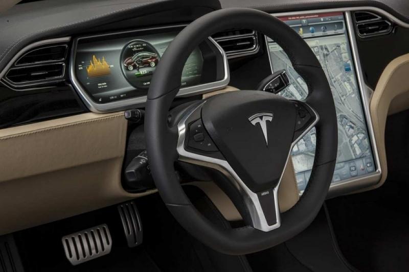 Das Cockpit des Tesla Model S