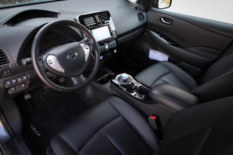 Auf den ersten Blick ist der Innenraum des Nissan Leaf von einem normalen Auto nicht zu unterscheiden