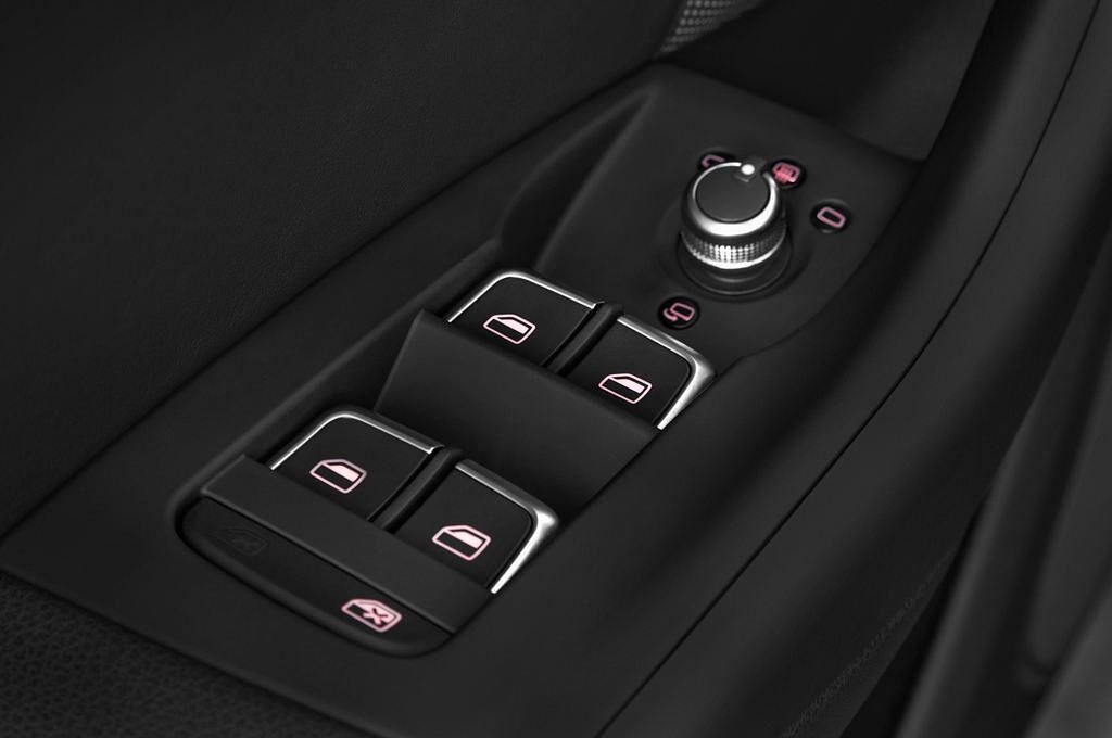 Audi Q3 (Baujahr 2015) Sport 5 Türen Bedienungselemente Tür
