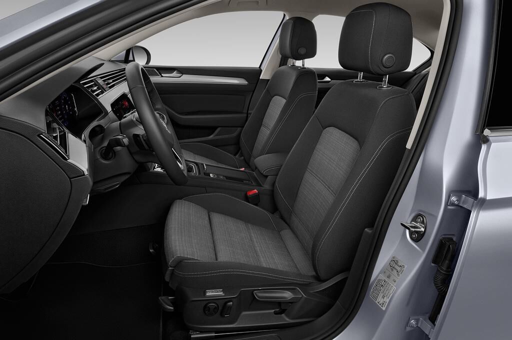 Volkswagen Passat (Baujahr 2020) Business 4 Türen Vordersitze
