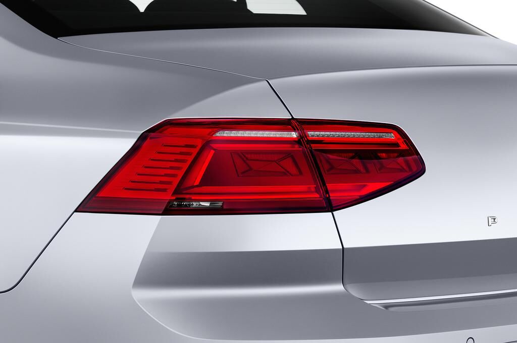Volkswagen Passat (Baujahr 2020) Business 4 Türen Rücklicht