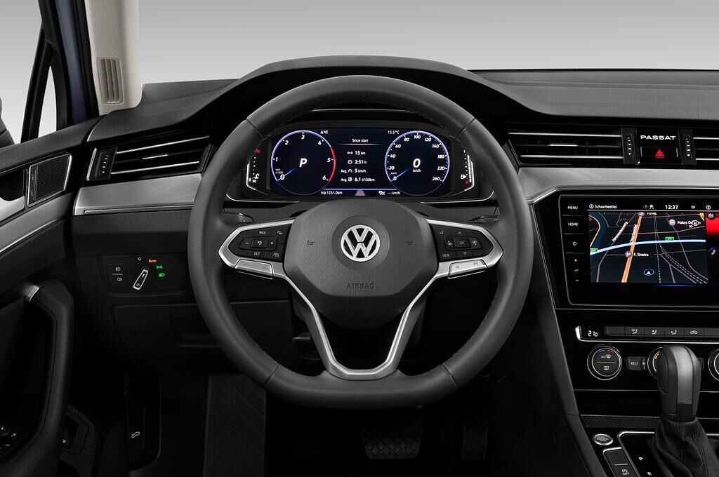 Volkswagen Passat (Baujahr 2020) Business 4 Türen Lenkrad