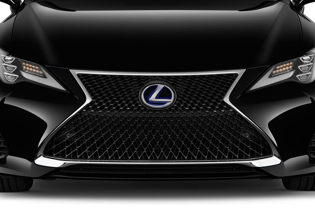 Lexus RC (Baujahr 2019) 300h Luxury Line 2 Türen Kühlergrill und Scheinwerfer