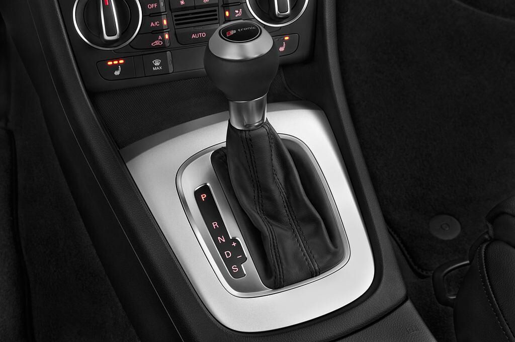 Audi Q3 (Baujahr 2015) Sport 5 Türen Schalthebel