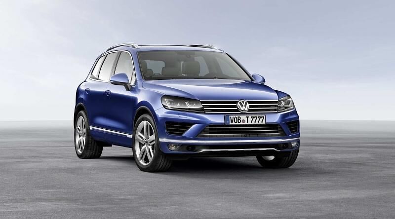 Zu den weiterentwickelten Assistenzsystemen gehört die automatische Distanzregelung ACC mit Front Assist,...