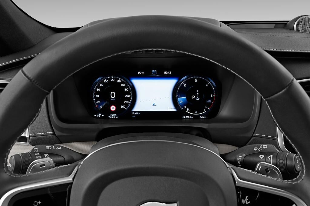 Volvo XC90 (Baujahr 2020) R-Design 5 Türen Tacho und Fahrerinstrumente