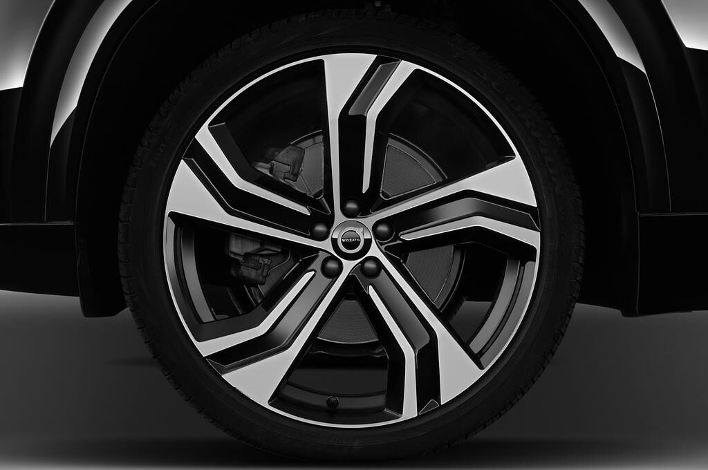 Volvo XC90 (Baujahr 2020) R-Design 5 Türen Reifen und Felge