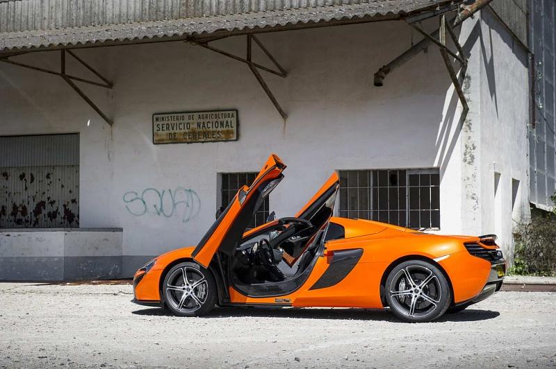 Der McLaren 650S Spider ist 4,51 Meter lang.