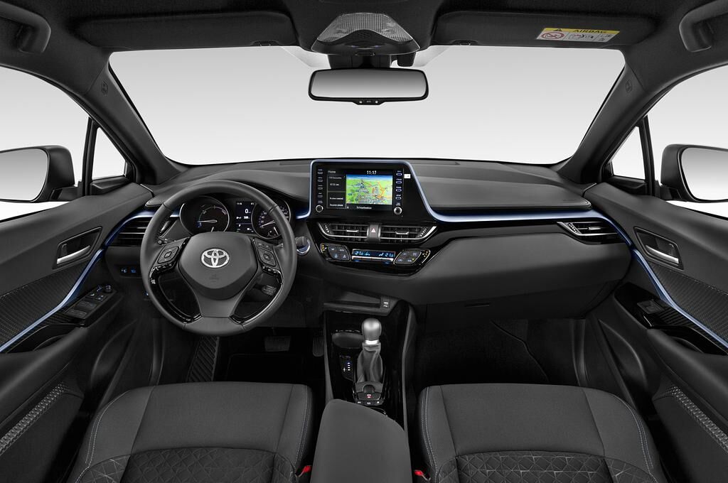 Toyota C-HR (Baujahr 2020) Team 5 Türen Cockpit und Innenraum