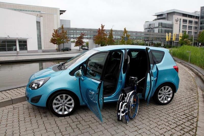 Opel Meriva mit Rollstuhl-Umbau