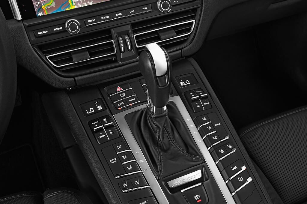 Porsche Macan (Baujahr 2019) - 5 Türen Schalthebel