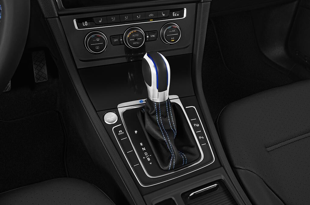 Volkswagen e-Golf (Baujahr 2019) - 5 Türen Schalthebel