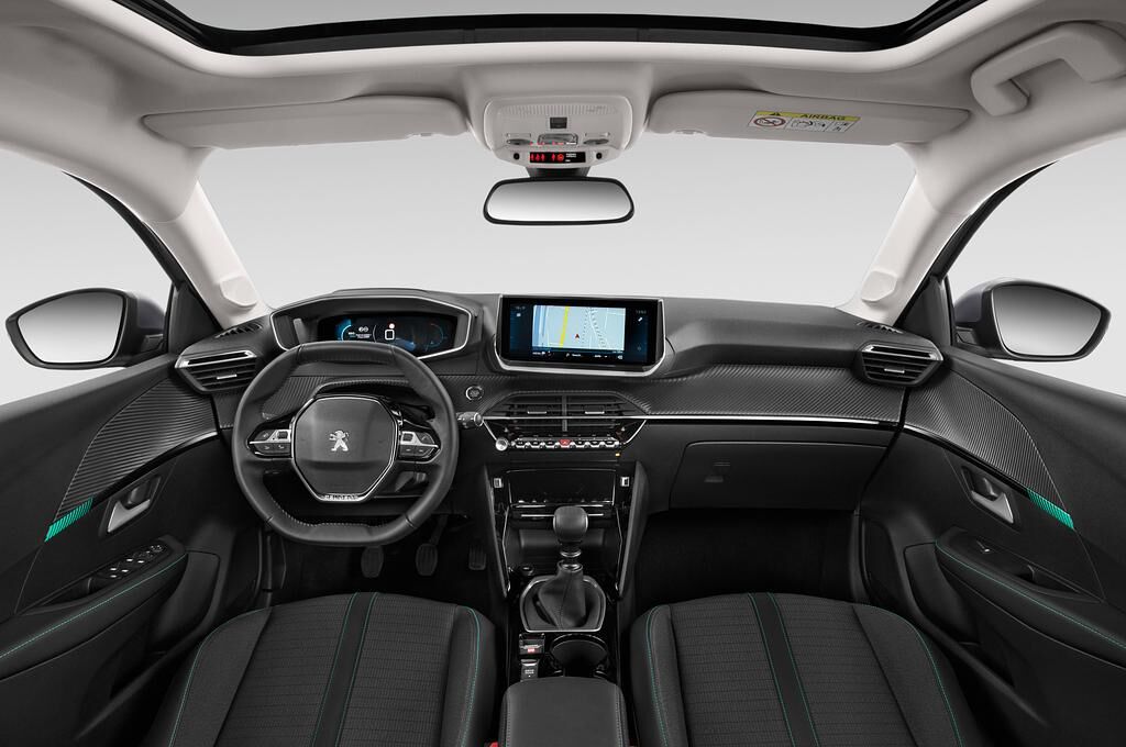 Peugeot 208 (Baujahr 2020) Allure 5 Türen Cockpit und Innenraum