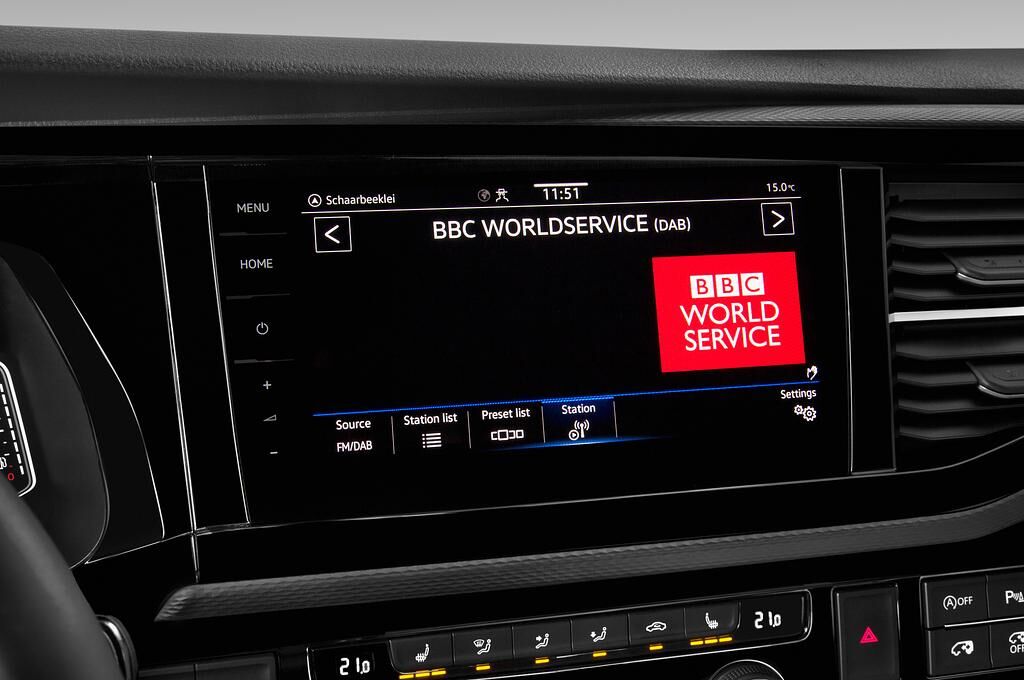 Volkswagen Multivan (Baujahr 2020) Highline 5 Türen Radio und Infotainmentsystem