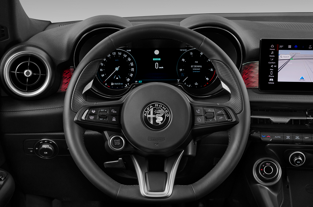 Alfa Romeo Tonale (Baujahr 2022) Edizione Speciale 5 Türen Lenkrad