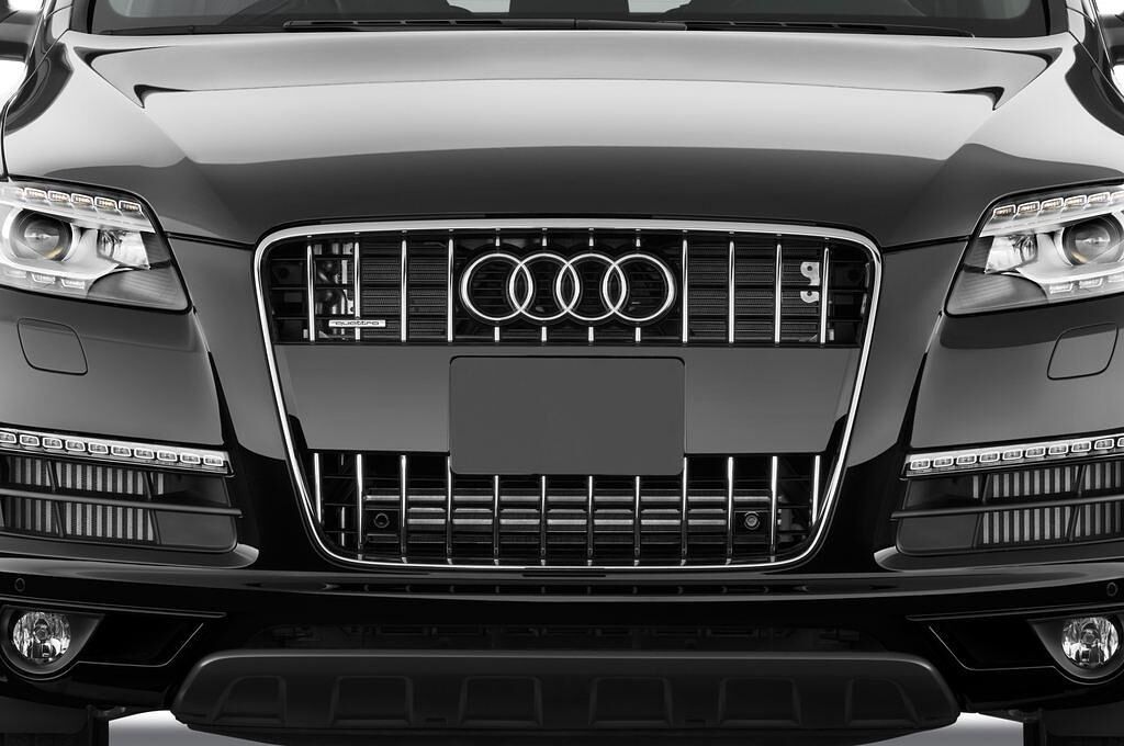 Audi Q7 (Baujahr 2011) - 5 Türen Kühlergrill und Scheinwerfer