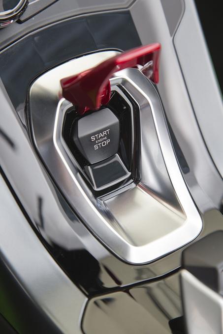 Das Anlassen des Motors geschieht via Knopfdruck