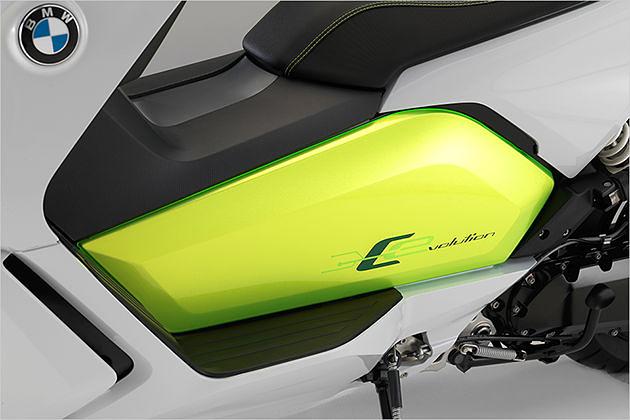 Optisch markant wird auf den Elektroantrieb hingewiesen