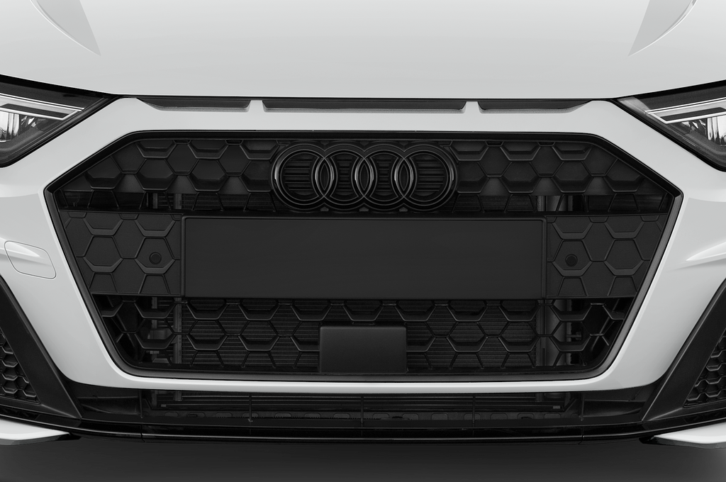 Audi A1 Sportback (Baujahr 2023) S Line 5 Türen Kühlergrill und Scheinwerfer