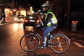 Nach "Rot" mit dem Fahrrad über eine Ampelkreuzung zum Aufbauseminar...