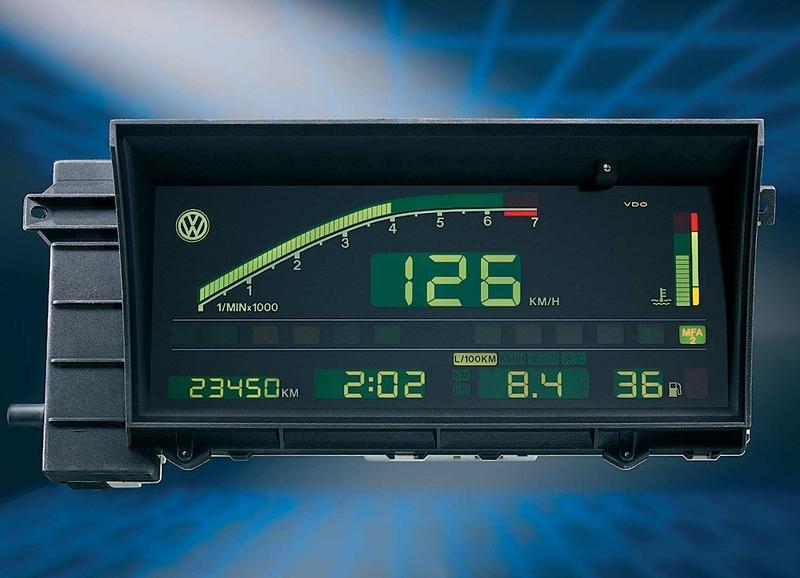 Das erste volldigitale Kombiinstrument im Volkswagen Golf II GTI von 1986.
