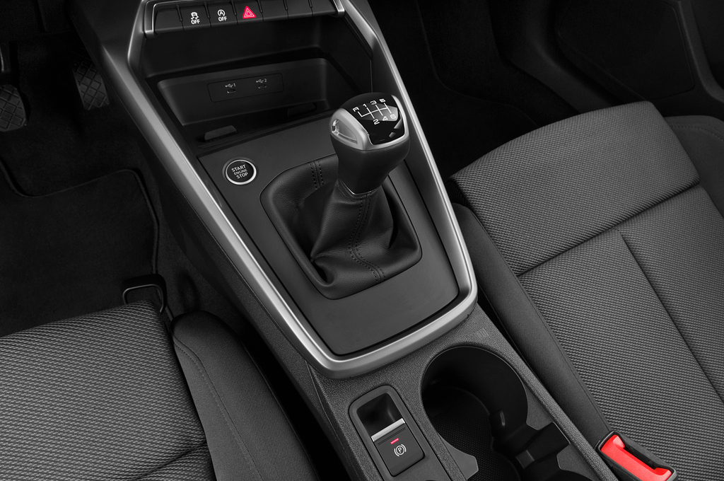Audi A3 Sportback (Baujahr 2023) Advanced 5 Türen Schalthebel