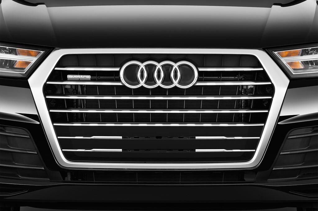 Audi Q7 (Baujahr 2016) - 5 Türen Kühlergrill und Scheinwerfer