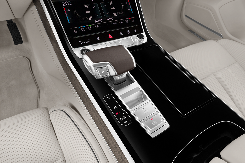 Audi A8 L (Baujahr 2022) Base 4 Türen Schalthebel