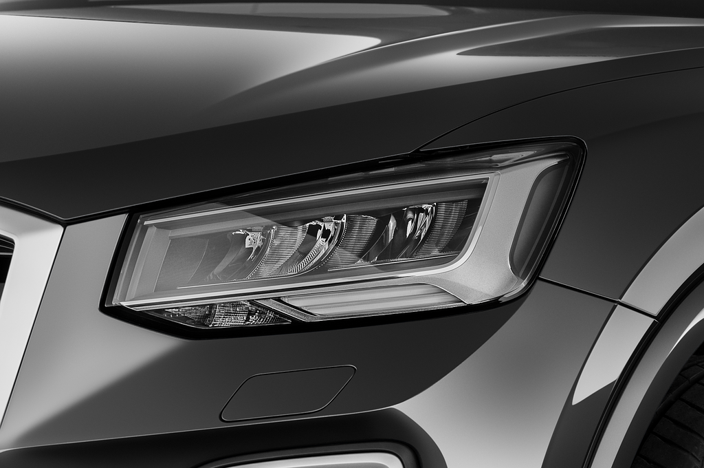 Audi Q2 (Baujahr 2022) S Line 5 Türen Scheinwerfer