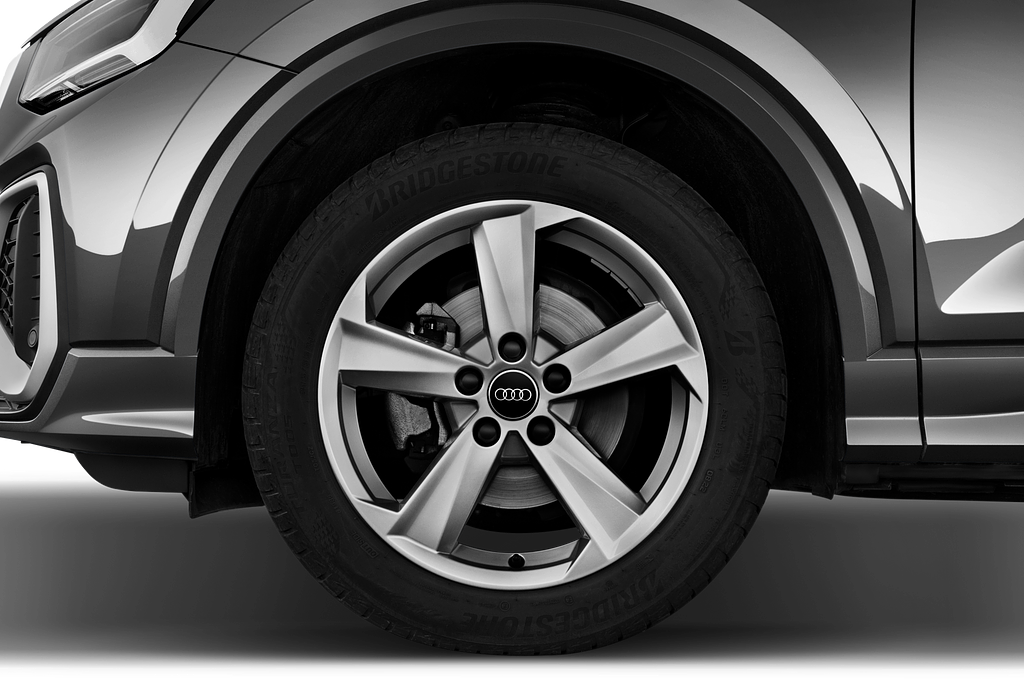 Audi Q2 (Baujahr 2022) S Line 5 Türen Reifen und Felge