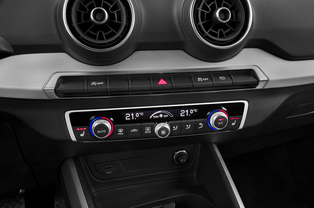 Audi Q2 (Baujahr 2022) S Line 5 Türen Temperatur und Klimaanlage
