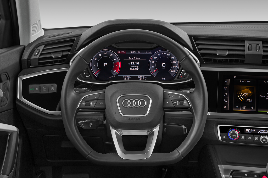 Audi Q3 (Baujahr 2021) S Line 5 Türen Lenkrad
