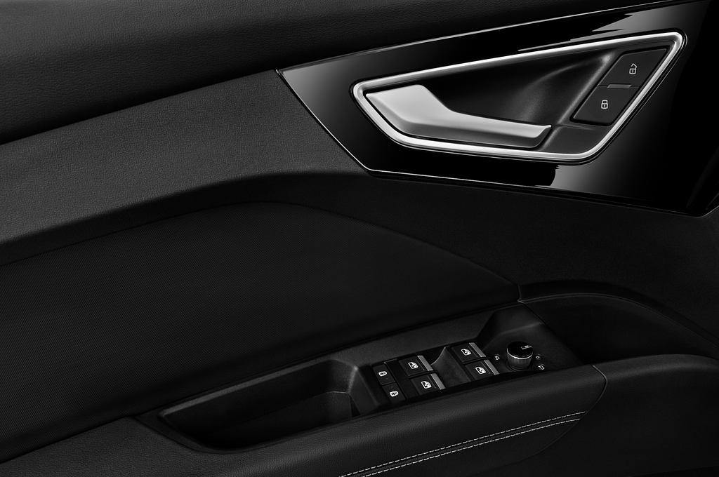 Audi Q4 Sportback e-tron (Baujahr 2022) Advanced 5 Türen Bedienungselemente Tür