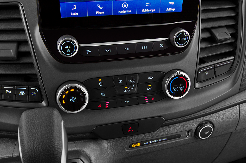 Ford Transit Custom PHEV (Baujahr 2022) Trend 4 Türen Temperatur und Klimaanlage