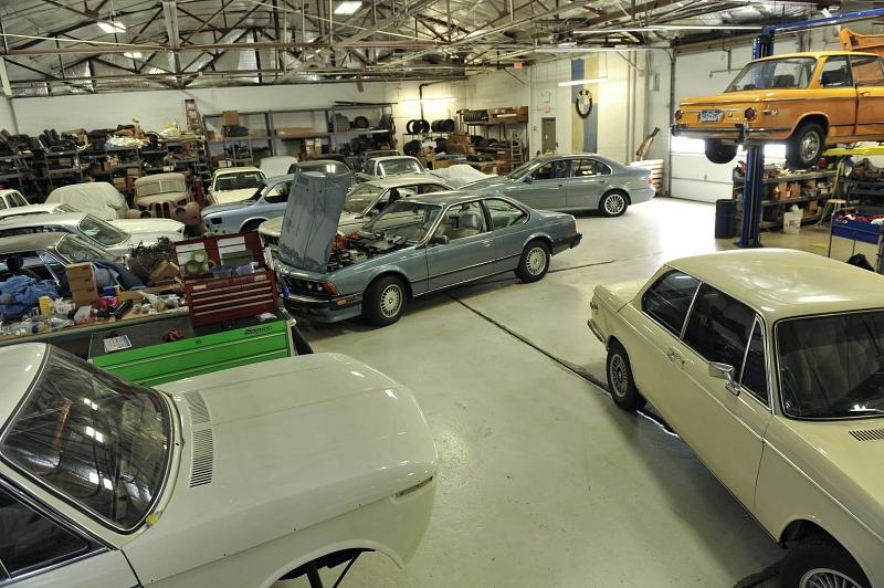 Hier sind Schätze verschiedenen automobiler Epochen zu finden.
