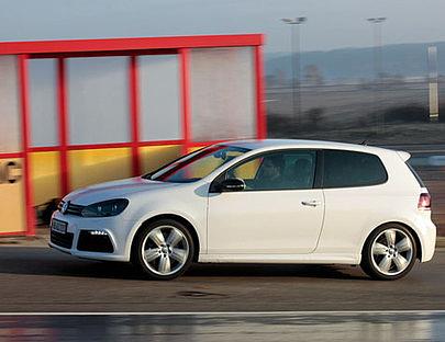 Der Golf R punktet mit seinem Allradantrieb.