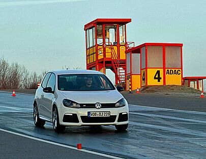 Von 0 auf 100 km/h sprintet der VW Golf R in nur 5,7 Sekunden.