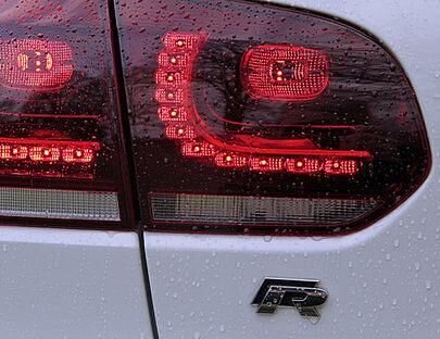 Das Erkennungszeichen des VW Golf R.