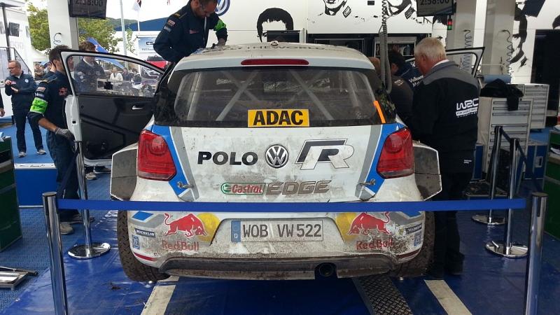 So sieht ein Auto aus, das mit fast 180 km/h von der Strecke abgekommen ist.