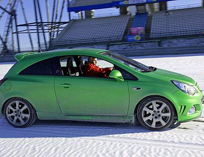 Der Sportler liegt 20 Millimeter tiefer als ein gewöhnlicher Opel Corsa.