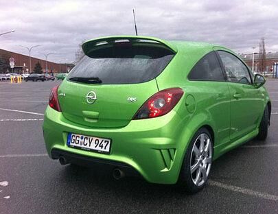 Locker zieht der Opel Corsa OPC bis 210 km/h durch.