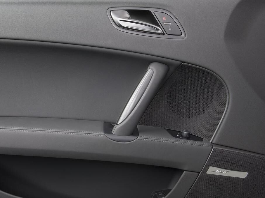 Audi TTS (Baujahr 2010) - 3 Türen Bedienungselemente Tür