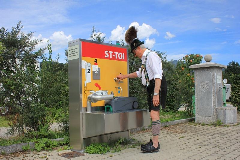 mit frischem Wasser spülen.