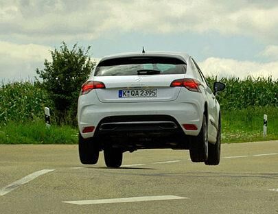 200 PS sorgen für steten Vortrieb. Erst bei 235 km/h ist Schluss.