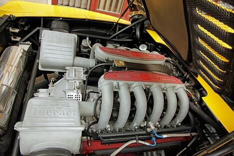 Der Ferrari mit 12-Zylindern und 428 PS.