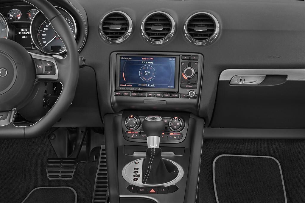 Audi TTS (Baujahr 2011) - 3 Türen Mittelkonsole