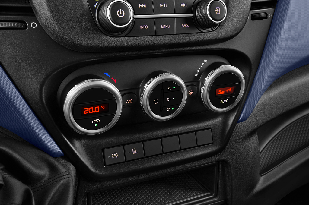Iveco Daily (Baujahr 2021) - 4 Türen Temperatur und Klimaanlage