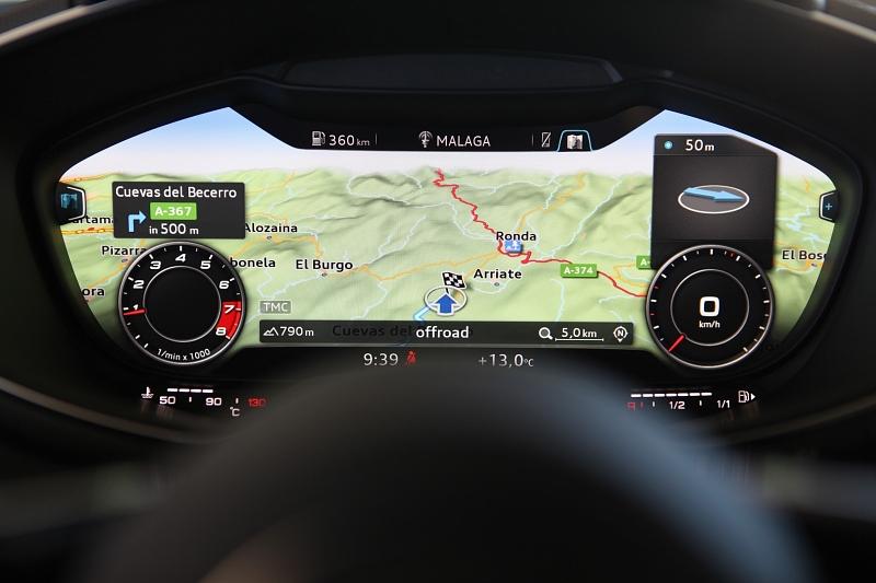 Audi TTS - nur noch ein Display - für den Fahrer