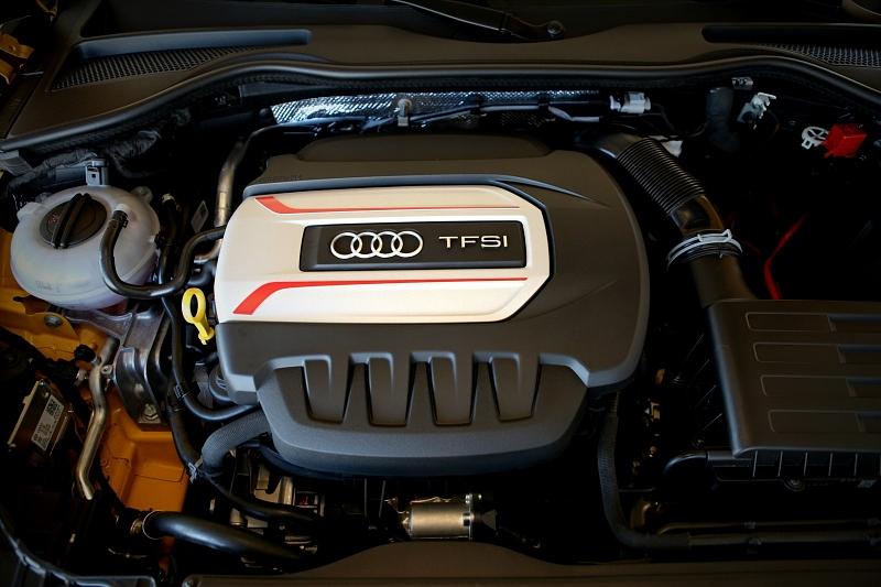Audi TTS - der zwei Liter große Vierzylinder ist doppelt aufgeladen
