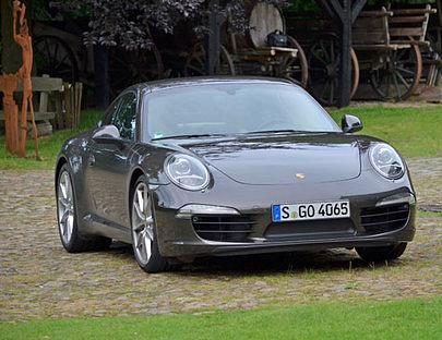 Der Porsche 991 S ist mit 301 km/h angegeben. 